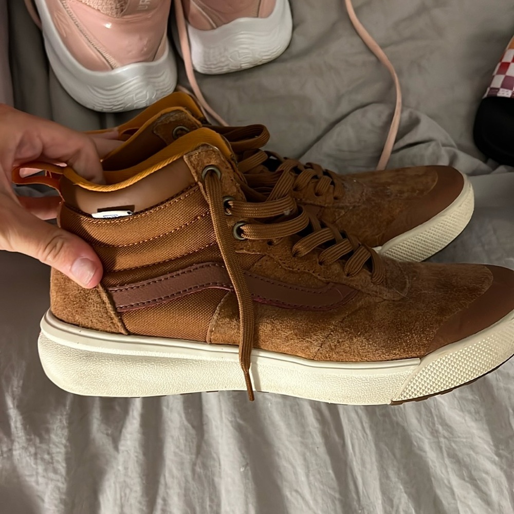 Brown ultrarange Vans